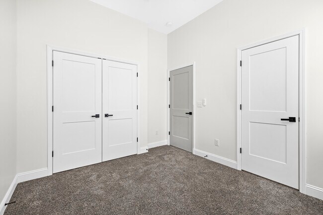 Building Photo - 316 W 14th St