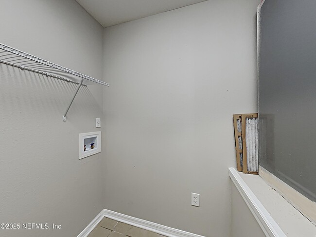 Building Photo - 5596 Ashleigh Park Dr