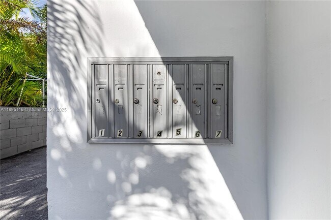 Building Photo - 43 Glen Royal Pkwy