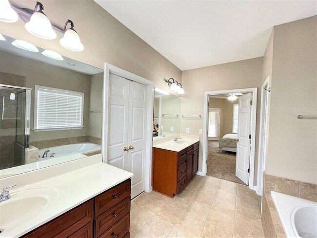 Building Photo - 9524 Helmsley Cir