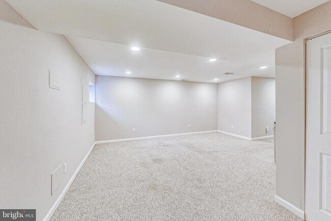 Building Photo - 627 Lamont St NW