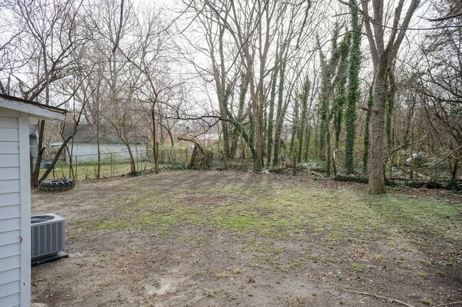 Building Photo - Two Bedroom Home!