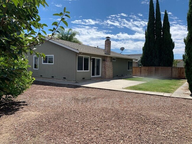 Building Photo - 1089 Rankin Dr