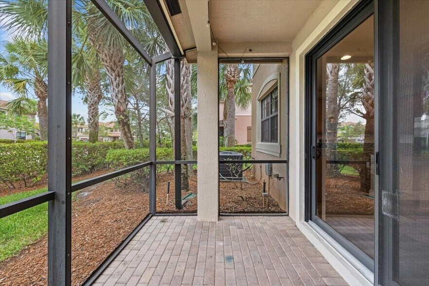 Building Photo - 10845 NW 74th Dr