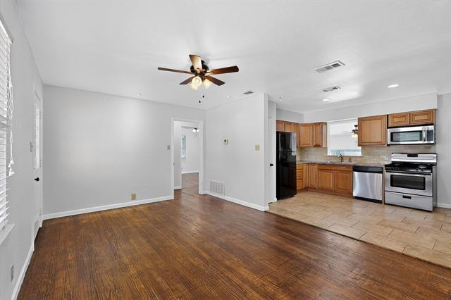 Building Photo - 317 W Pecan St
