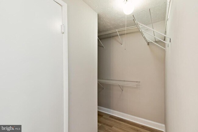 Building Photo - 3380 Longbow Ct