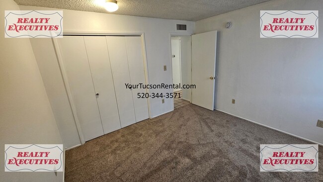 Building Photo - Fort Lowell & Campbell 2/1 - A/C and all a...