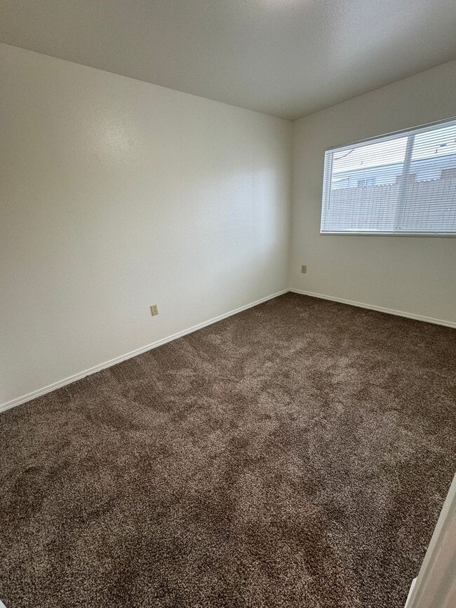 Building Photo - 10873 W Ustick Rd