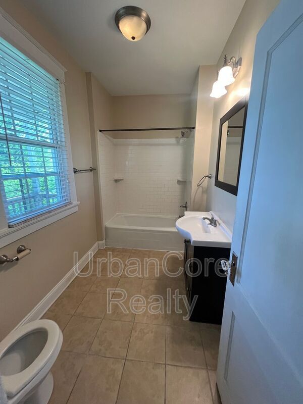 Building Photo - 709 N 35th St