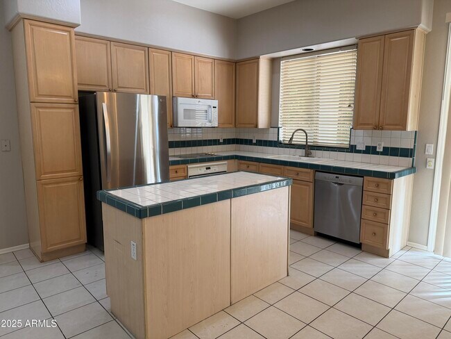 Building Photo - 231 E Krista Way