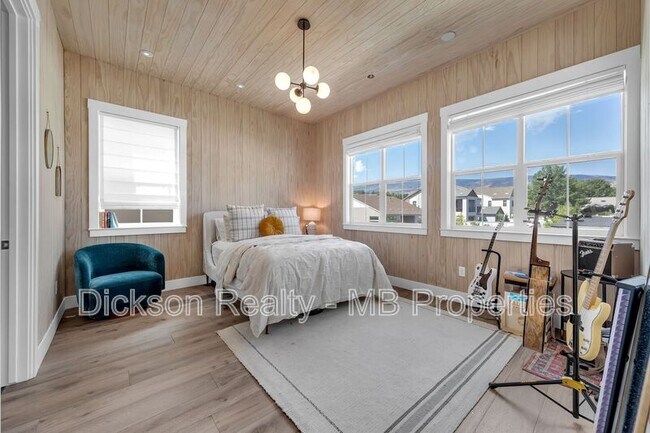 Building Photo - 6120 Triple Crown Dr