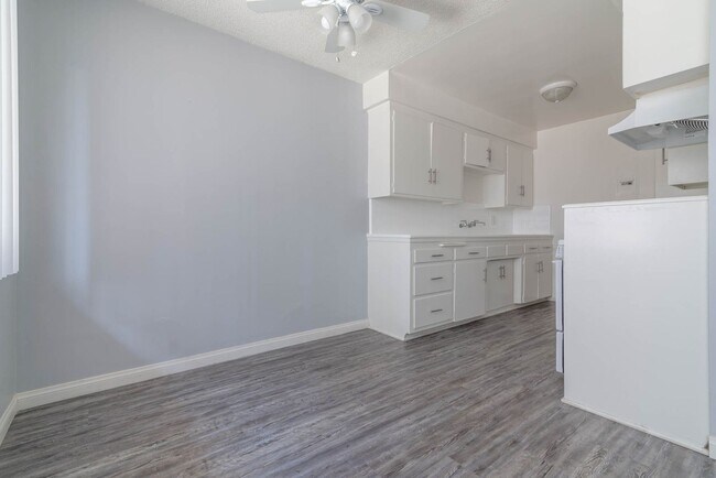 Building Photo - 8425 S Western Ave