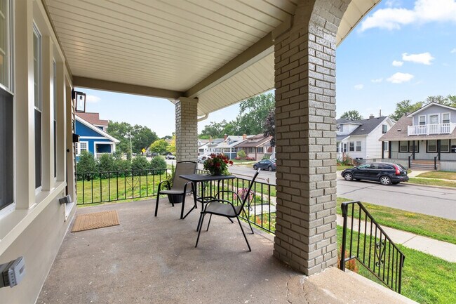 Building Photo - 221 Ardmore Dr