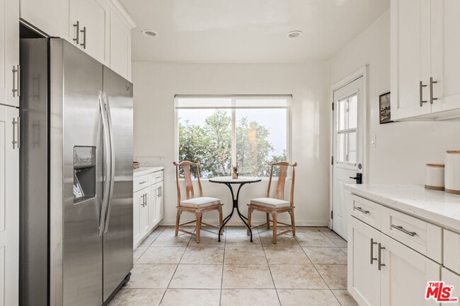 Building Photo - 329 S Reeves Dr