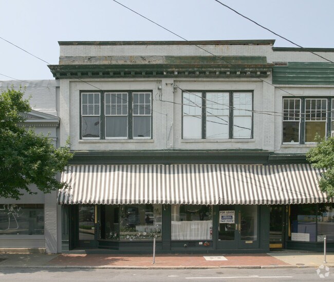 Building Photo - 15-17 W Main St