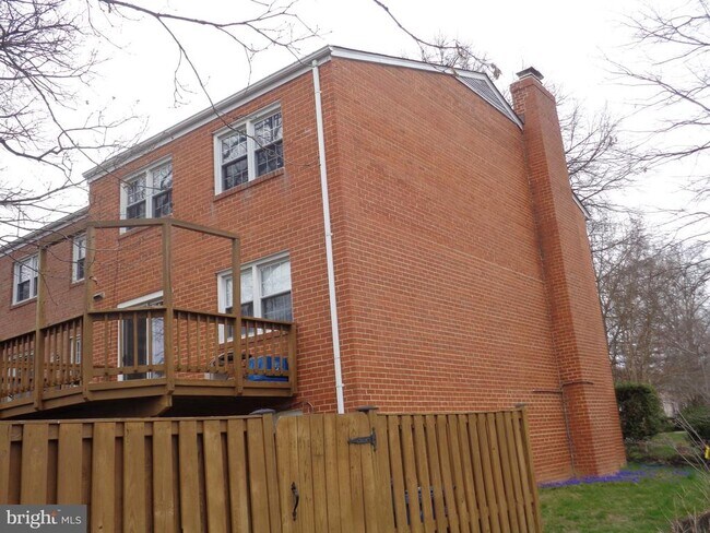 Building Photo - 3328 Spring Ln