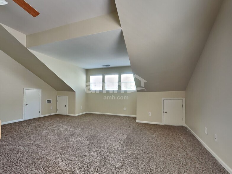 Building Photo - 13527 Provincial Ct