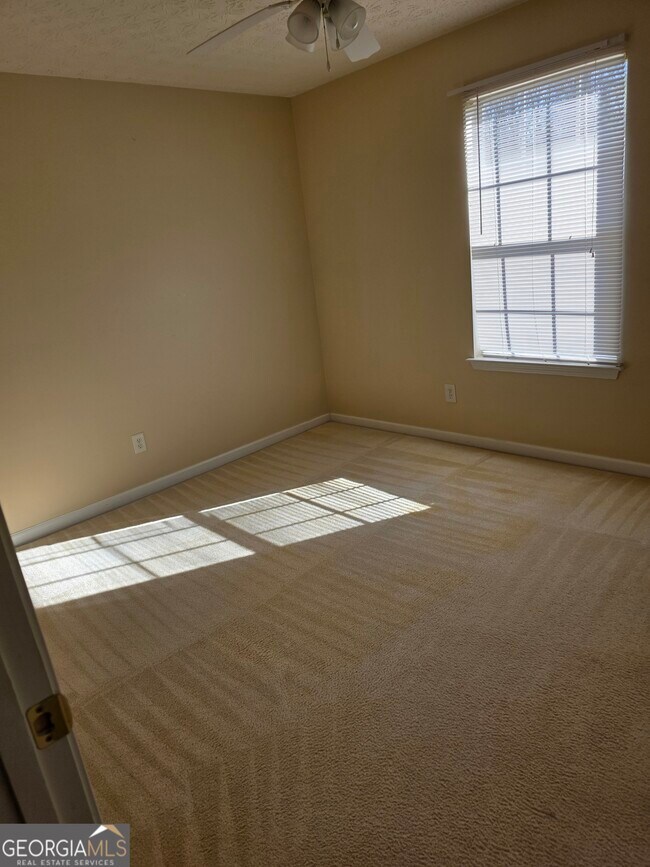 Building Photo - 387 Spring Walk Trce