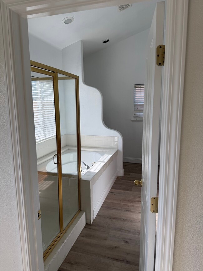 Building Photo - 1097 E Sarazen Ave