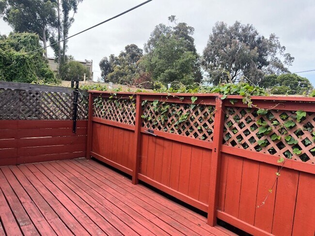 Building Photo - Two Bedroom Temescal