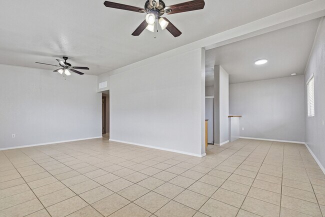 Building Photo - Super Cute 3 Bedroom 2 Bath Home!