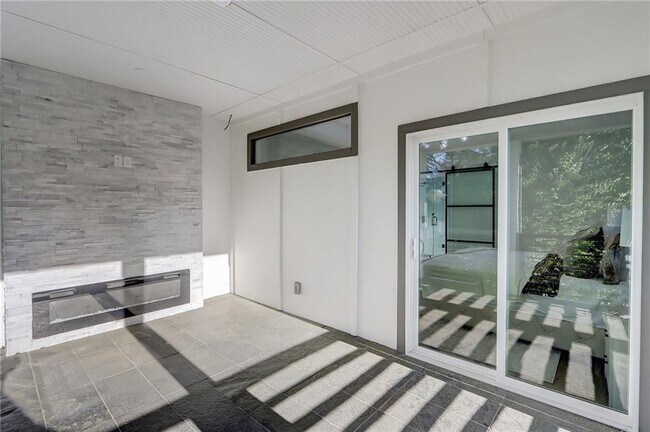 Building Photo - 2014 Cambridge Ave