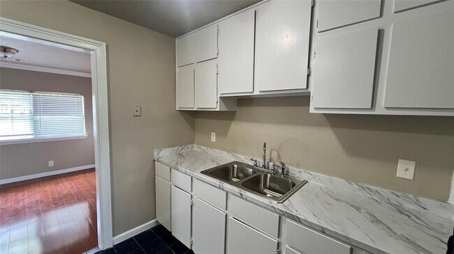 Building Photo - 8727 Othello St