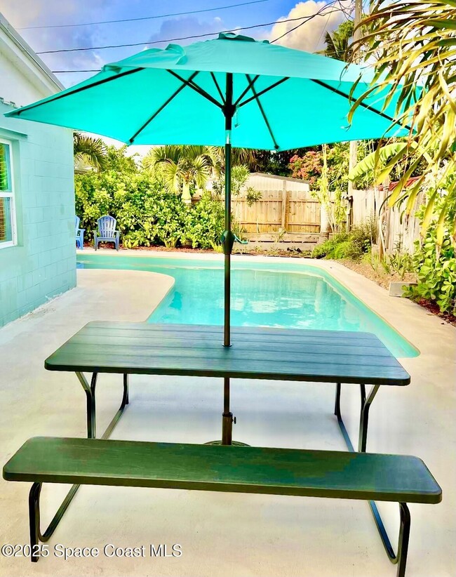 Building Photo - 133 NE 1st St