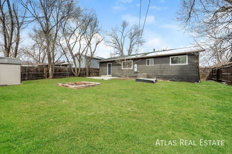 Building Photo - 2311 Sonoma Dr