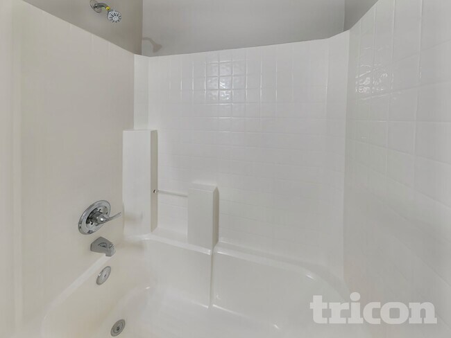 Building Photo - 6422 Coconut Ct