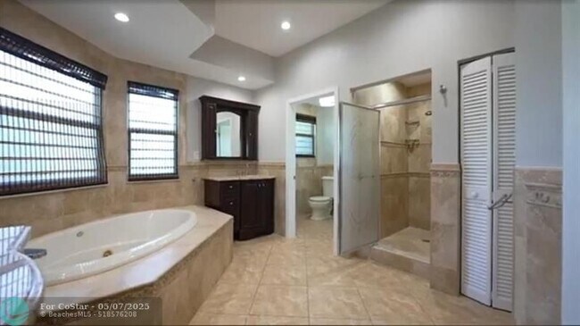 Building Photo - 9651 NW 39th St