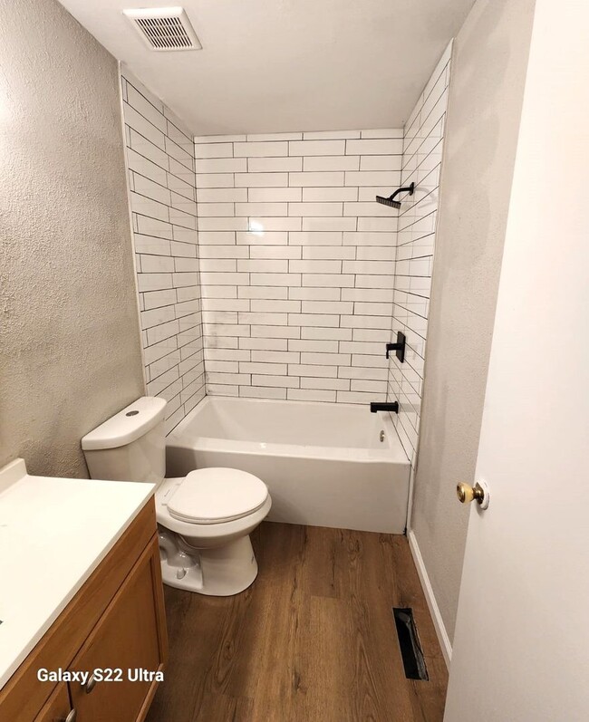 Building Photo - Spacious 3 Bedroom 2.5 Bath Townhome for RENT