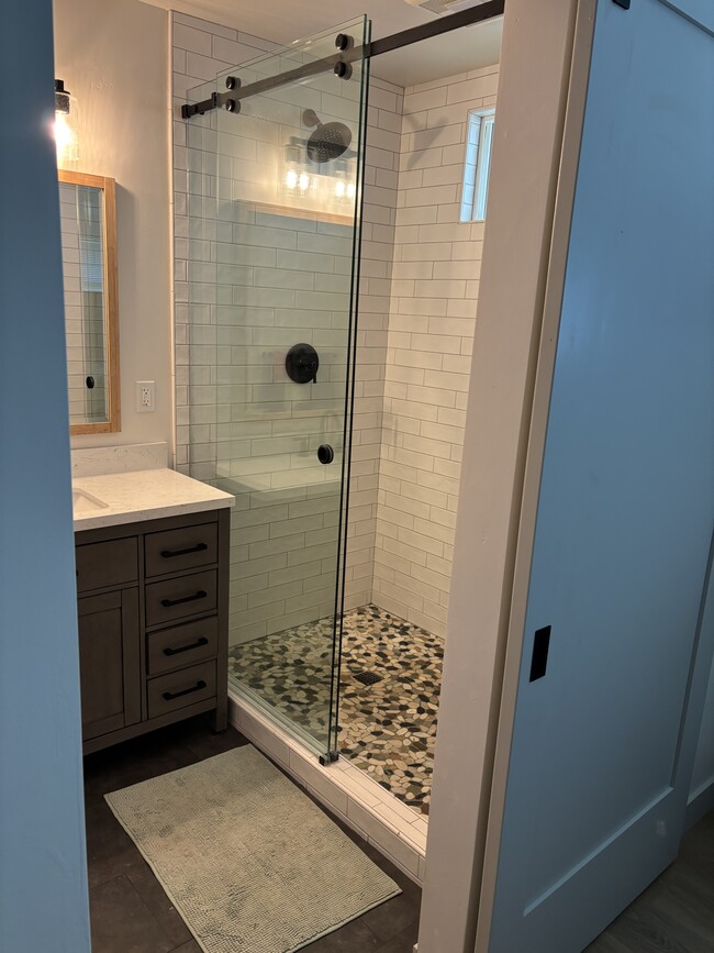 Building Photo - 545 Thumbelina Dr