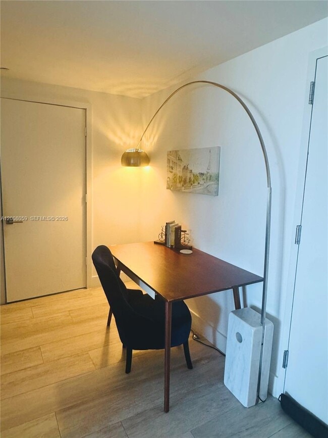 Building Photo - 121 NE 34th St