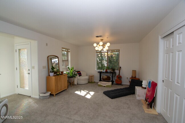 Building Photo - 1052 Watt St