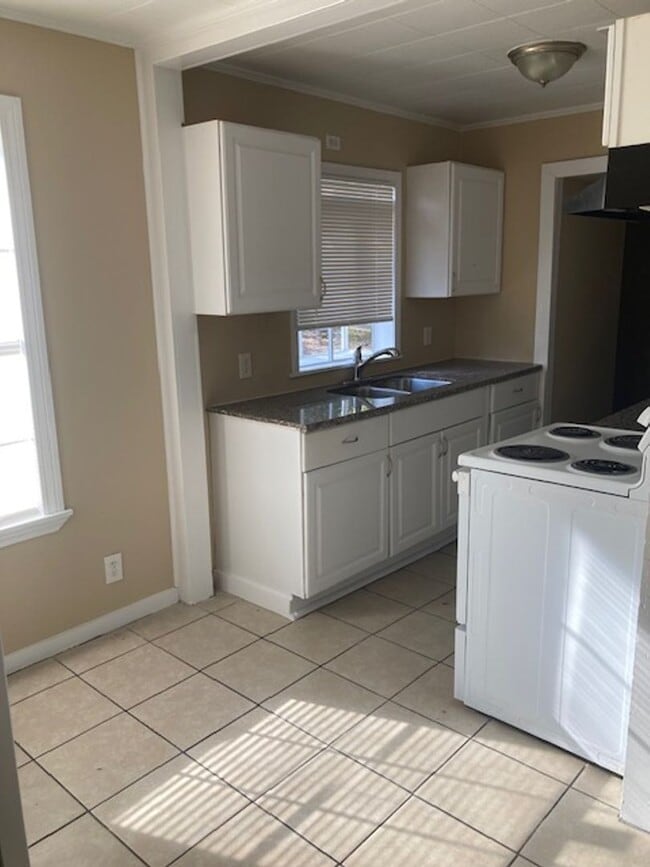 Building Photo - Biloxi 3 Bedroom