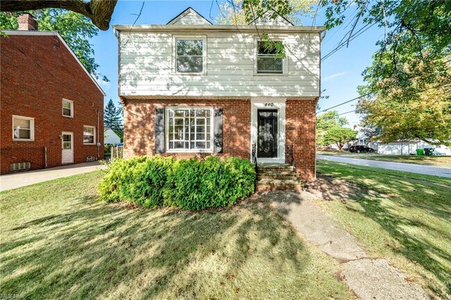 Primary Photo - 440 E 250th St