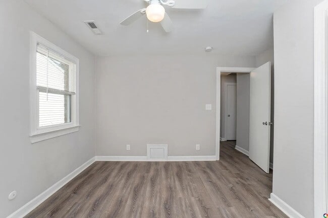 Building Photo - Chelsea Avenue