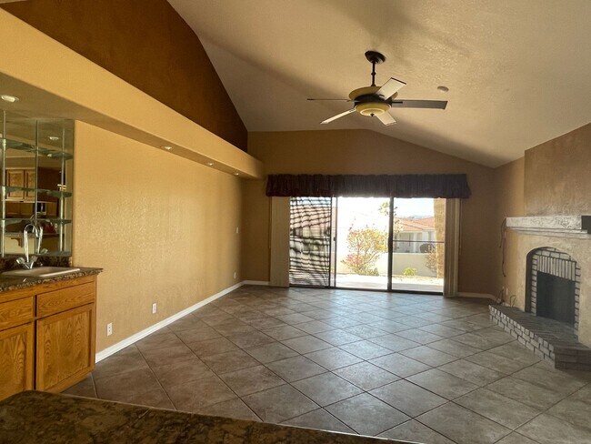 Building Photo - Desirable Windsor Beach Condo! Unfurnished...