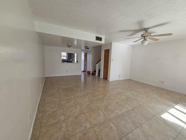 Building Photo - 6512 SW 41st Pl