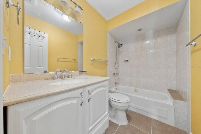 Building Photo - 1412 Oak Pl