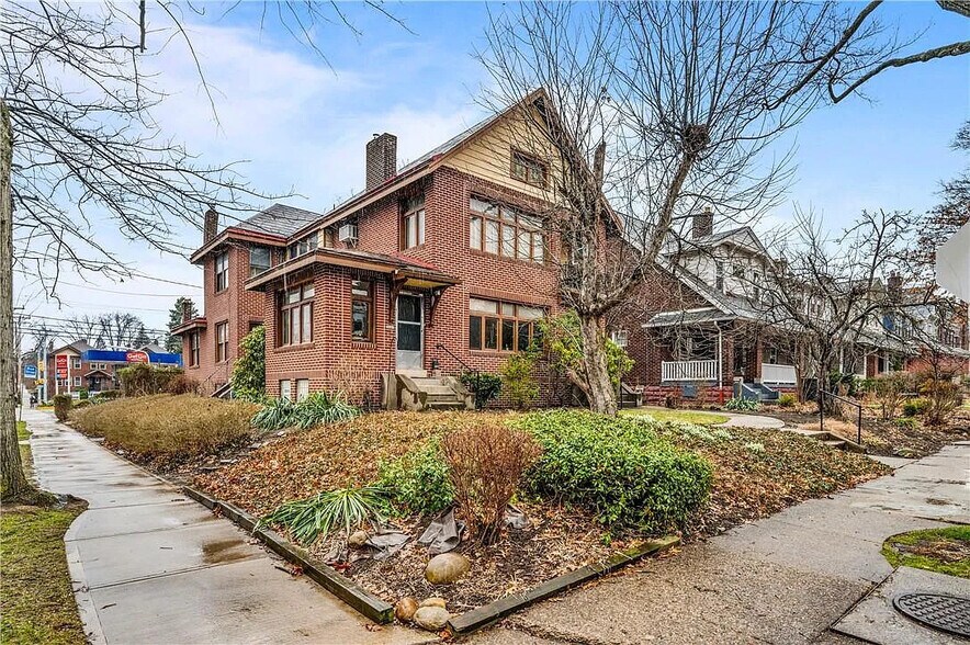 Primary Photo - 1046 E End Ave