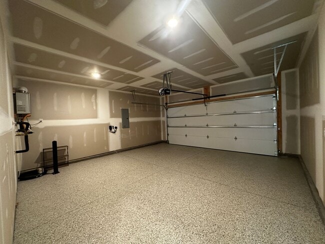 Building Photo - 3 bed/2.5 bath with garage - E Morristown, TN