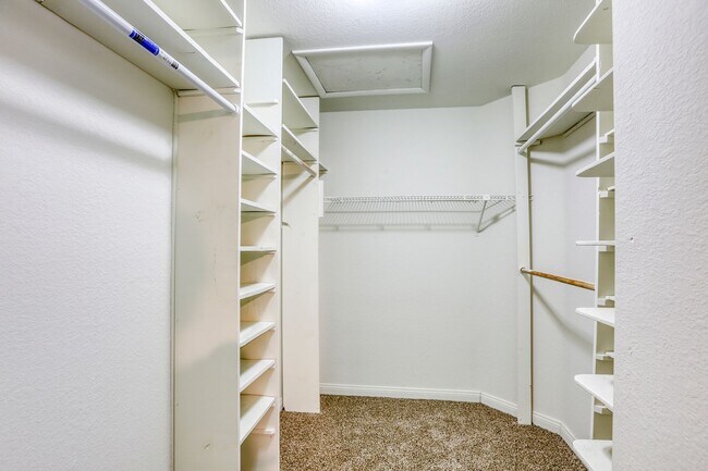 Building Photo - Beautiful 4 bedroom POOL home close to Nellis AFB!