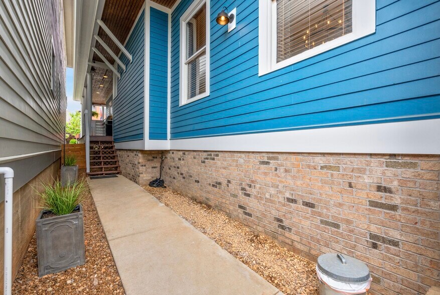 Building Photo - 315 Augusta Ave