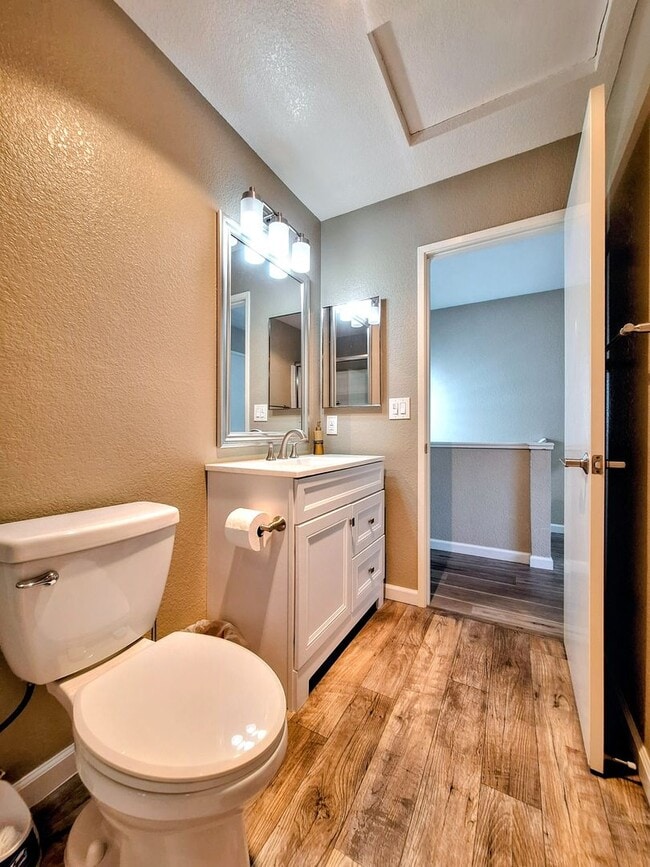 Building Photo - Beautiful Two-Story Condo With Pool, Hot T...