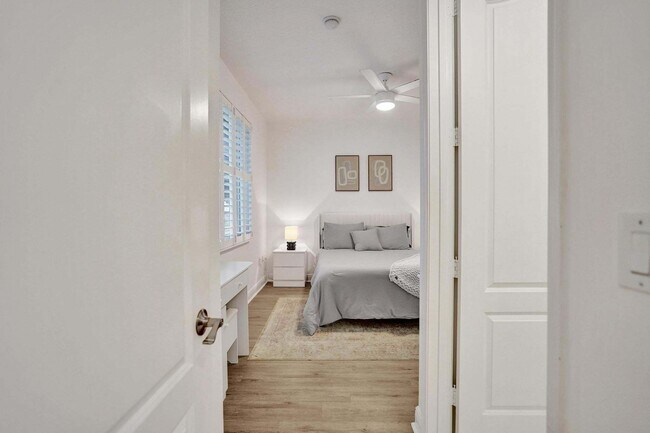 Building Photo - 642 NW 38th Cir