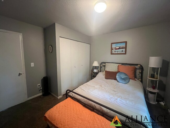 Building Photo - 530 Bluemont Ave