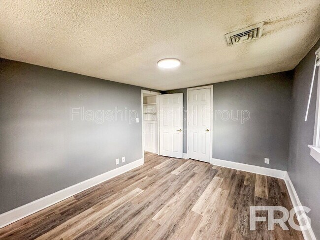 Building Photo - 600 Howell St