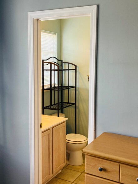 Building Photo - 118 University Village Dr